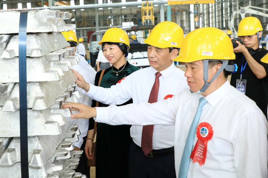 Việt Nam lần đầu sản xuất thành công nhôm thỏi, làm chủ công nghệ điện phân Việt Nam lần đầu sản xuất thành công nhôm thỏi, làm chủ công nghệ điện phân