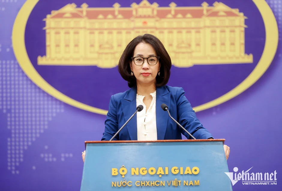 Việt Nam lên tiếng trước hoạt động của Philippines và Trung Quốc tại đá Hoài Ân Việt Nam lên tiếng trước hoạt động của Philippines và Trung Quốc tại đá Hoài Ân