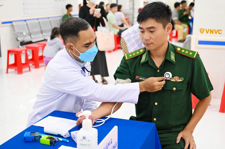 VNVC tài trợ kho lạnh GSP, tiêm miễn phí vắc xin cúm 3 năm cho Côn Đảo