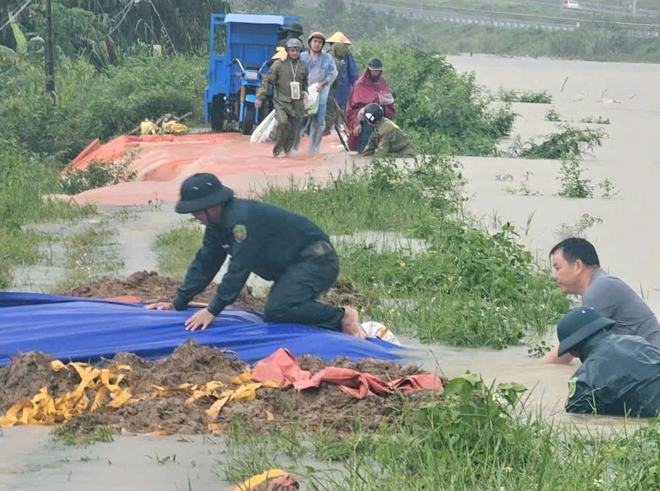 Vỡ bờ kênh ở Thanh Hóa, nước tràn gây ảnh hưởng 700ha đồng ruộng Vỡ bờ kênh ở Thanh Hóa, nước tràn gây ảnh hưởng 700ha đồng ruộng