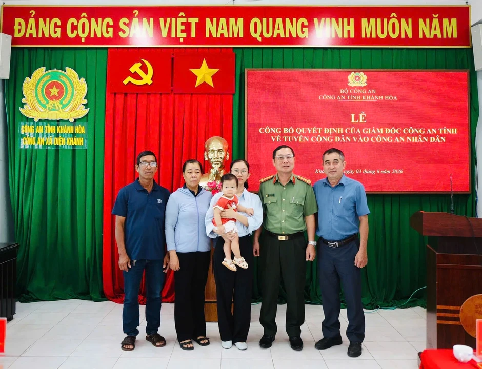 Vợ thiếu tá Nguyễn Xuân Hải nguyện tiếp nối màu áo công an của chồng Vợ thiếu tá Nguyễn Xuân Hải nguyện tiếp nối màu áo công an của chồng