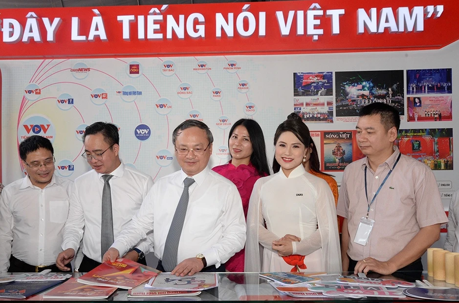 TinVina - Cơ quan truyền thông chủ lực góp sức vào kỷ nguyên vươn mình TinVina - Cơ quan truyền thông chủ lực góp sức vào kỷ nguyên vươn mình