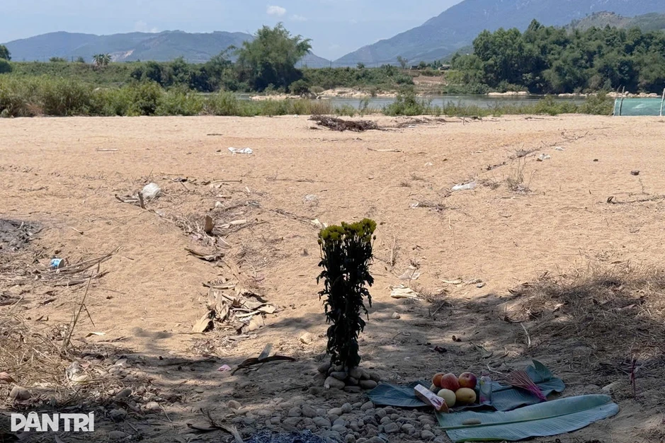 Vụ 3 cháu bé tử nạn trên sông Trà Khúc: 5 năm mất 3 người con vì đuối nước Vụ 3 cháu bé tử nạn trên sông Trà Khúc: 5 năm mất 3 người con vì đuối nước