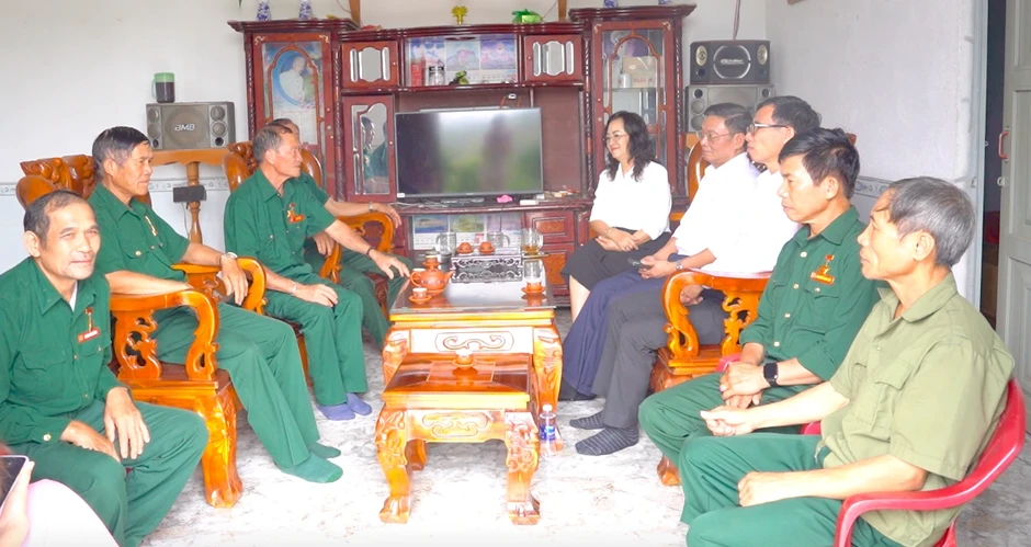 Vụ 6 cựu chiến binh kêu oan: Viện trưởng Viện KSND cấp cao tại TP.HCM nói gì? Vụ 6 cựu chiến binh kêu oan: Viện trưởng Viện KSND cấp cao tại TP.HCM nói gì?