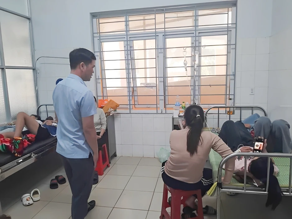 Vụ 86 người ngộ độc bánh mì: Đề xuất phạt cơ sở kinh doanh 80 triệu đồng Vụ 86 người ngộ độc bánh mì: Đề xuất phạt cơ sở kinh doanh 80 triệu đồng