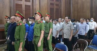 Vụ án khu đất Bến Vân Đồn (TPHCM): Những "giao dịch bí mật"
