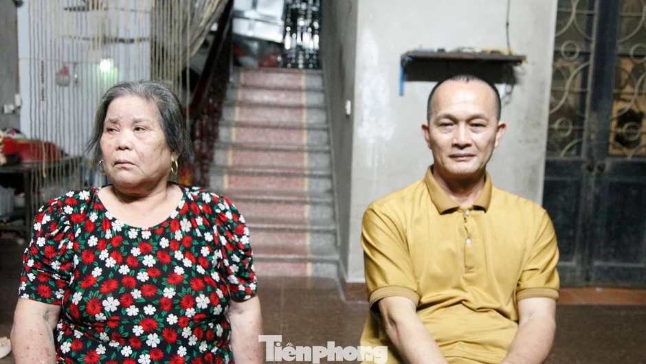 Vụ bà cụ 72 tuổi nhận ra bức ảnh chôn cùng liệt sĩ: Con trai liệt sĩ nghẹn ngào mong tìm được cha Vụ bà cụ 72 tuổi nhận ra bức ảnh chôn cùng liệt sĩ: Con trai liệt sĩ nghẹn ngào mong tìm được cha