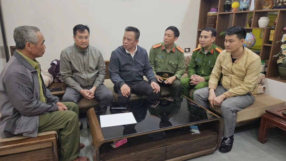 Vụ bắn và đâm chết 2 người tại Hưng Yên: Tìm thấy nghi phạm tử vong trong ô tô Vụ bắn và đâm chết 2 người tại Hưng Yên: Tìm thấy nghi phạm tử vong trong ô tô