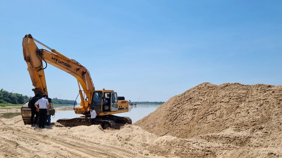 Vụ bắt Cường “Cát”: Có thu hồi giấy phép mỏ cát silic ở Quảng Ninh? Vụ bắt Cường “Cát”: Có thu hồi giấy phép mỏ cát silic ở Quảng Ninh?