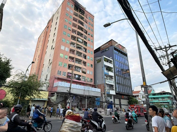 Vụ cháy chung cư ở TPHCM: "Không có các anh thì chồng tôi chẳng còn" Vụ cháy chung cư ở TPHCM: "Không có các anh thì chồng tôi chẳng còn"