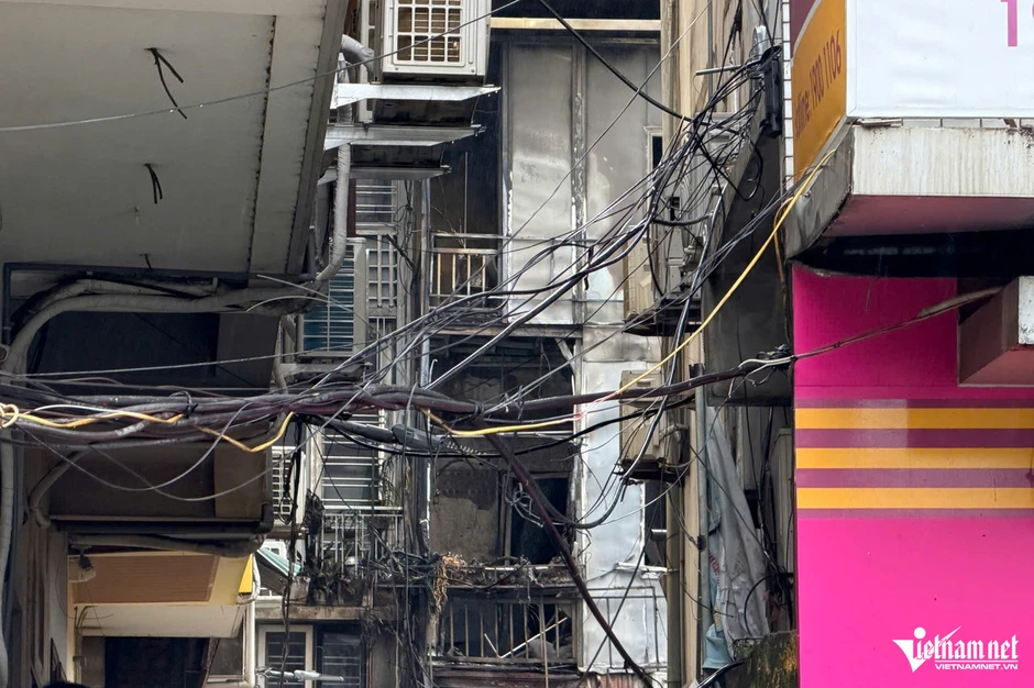 Vụ cháy nhà 5 người tử vong ở Hà Nội: Các nạn nhân là họ hàng Vụ cháy nhà 5 người tử vong ở Hà Nội: Các nạn nhân là họ hàng