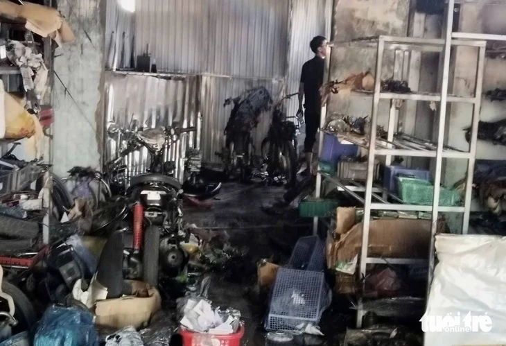 Vụ cháy tiệm sửa xe khiến 2 anh em ruột chết: Chập điện từ việc sạc bình xe đạp điện Vụ cháy tiệm sửa xe khiến 2 anh em ruột chết: Chập điện từ việc sạc bình xe đạp điện