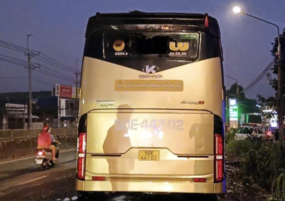 Vụ cháy xe khách ở Đồng Nai làm 7 người chết gây chấn động dư luận Vụ cháy xe khách ở Đồng Nai làm 7 người chết gây chấn động dư luận