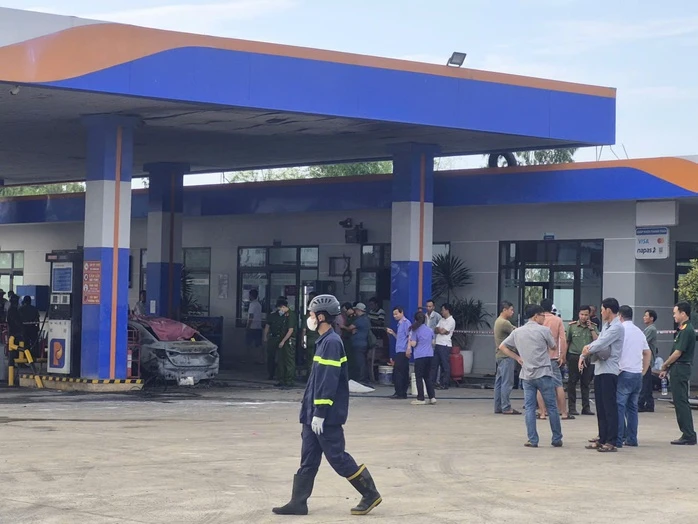 Vụ cháy xe làm 2 người chết: Xuất hiện tài khoản mạng xã hội nhận là tài xế Vụ cháy xe làm 2 người chết: Xuất hiện tài khoản mạng xã hội nhận là tài xế