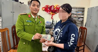 Vụ du khách Mỹ bị "chặt chém" 1 triệu đồng: Lái xe ôm trả lại 800.000 đồng