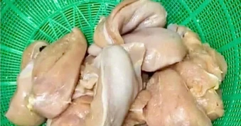 Vụ ‘gà, tôm bốc mùi đưa vào trường học’, Hà Nội chỉ đạo xử lý nghiêm