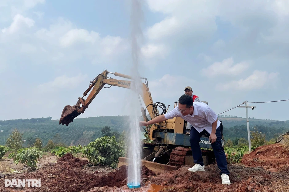 Vụ giếng phun cột khí và nước như vòi rồng: Lên phương án tận thu khí CO2 Vụ giếng phun cột khí và nước như vòi rồng: Lên phương án tận thu khí CO2