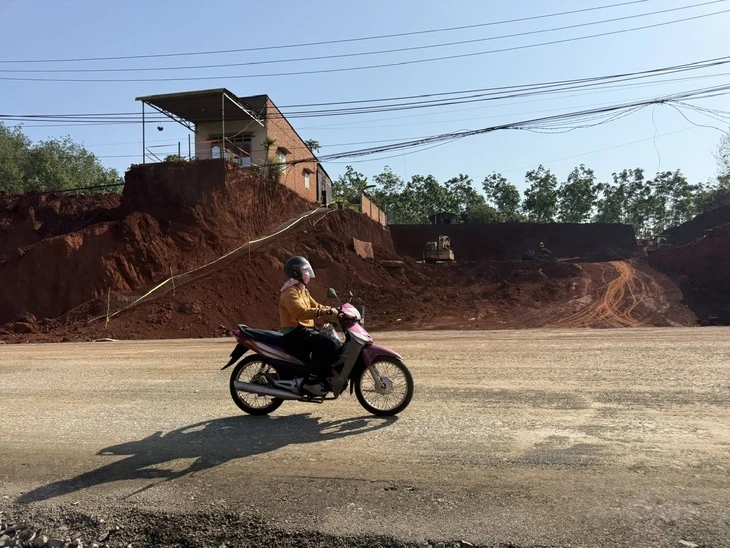 Vụ hạ cốt nền ở Đồng Nai: Chủ đầu tư dự án và chính quyền xã xin lỗi người dân Vụ hạ cốt nền ở Đồng Nai: Chủ đầu tư dự án và chính quyền xã xin lỗi người dân