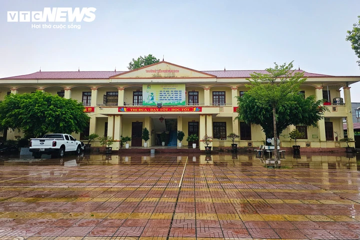 Vụ hiệu trưởng ở Ninh Bình 'đập bàn, ném cốc': Lãnh đạo phường thông tin Vụ hiệu trưởng ở Ninh Bình 'đập bàn, ném cốc': Lãnh đạo phường thông tin