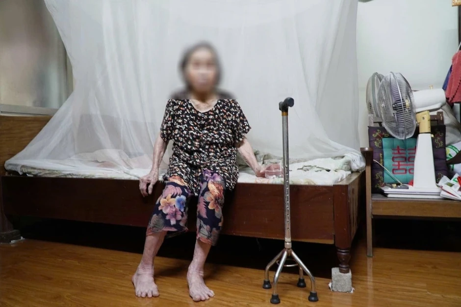 Vụ khiêng cụ 87 tuổi đi làm thủ tục: Phường nói do gia đình sốt ruột Vụ khiêng cụ 87 tuổi đi làm thủ tục: Phường nói do gia đình sốt ruột