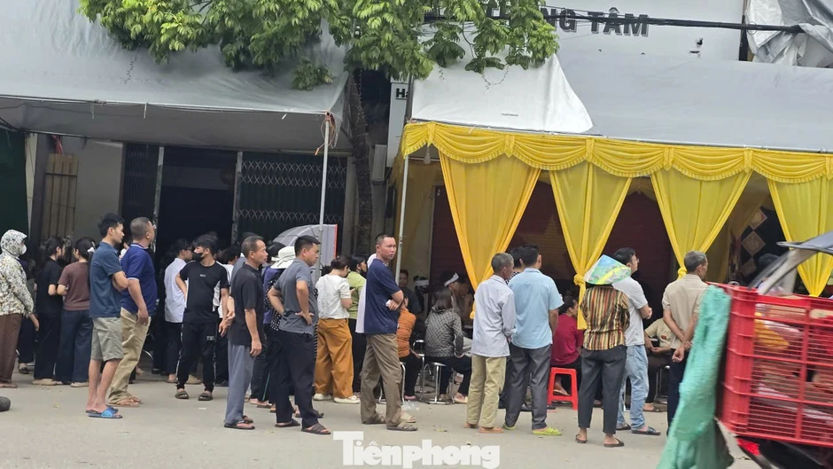 Vụ lật xe khách trên cao tốc: Xót xa tuyến phố có 5 đám tang Vụ lật xe khách trên cao tốc: Xót xa tuyến phố có 5 đám tang