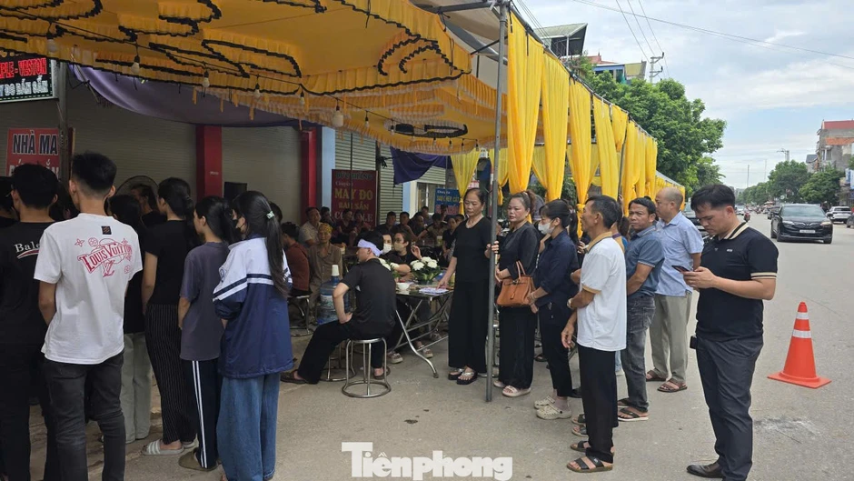 Vụ lật xe khách trên cao tốc: Xót xa tuyến phố có 5 đám tang Vụ lật xe khách trên cao tốc: Xót xa tuyến phố có 5 đám tang