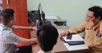 Vụ ngang nhiên ngồi thùng xe bán tải ăn uống: Xảy ra từ năm 2023