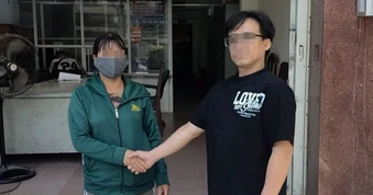 Vụ người phụ nữ quỳ giữa đường sau va chạm giao thông: Hai bên hòa giải