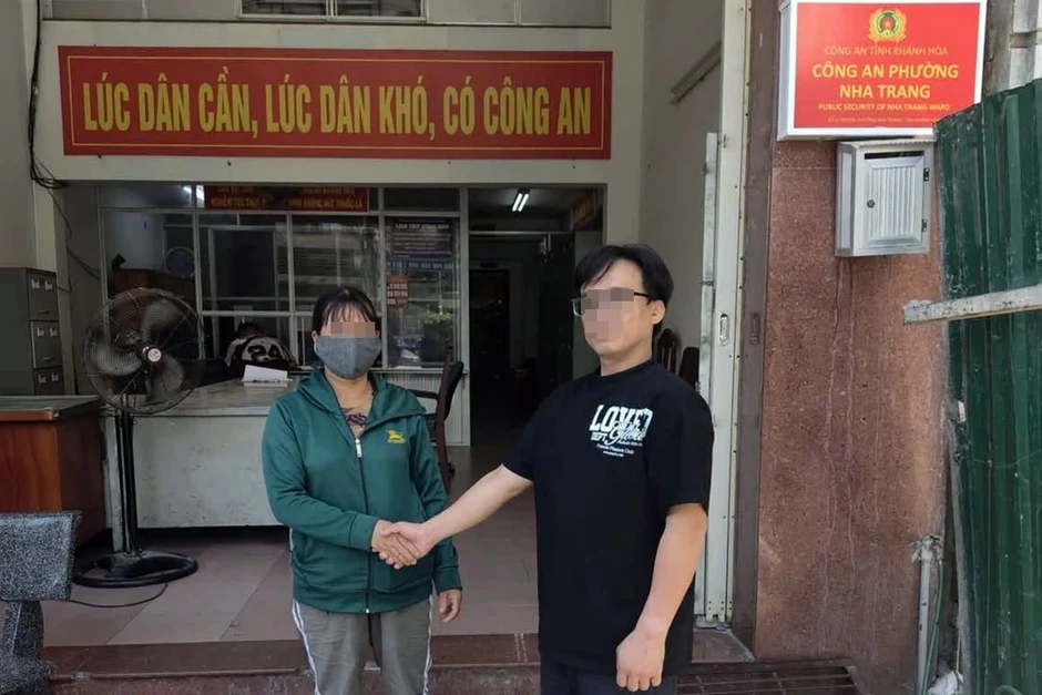 Vụ người phụ nữ quỳ giữa đường sau va chạm giao thông: Hai bên hòa giải Vụ người phụ nữ quỳ giữa đường sau va chạm giao thông: Hai bên hòa giải