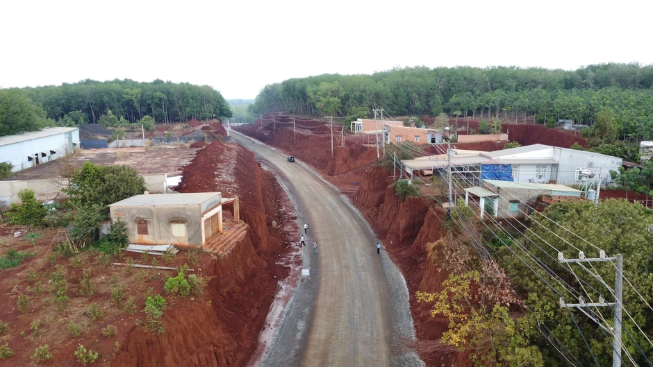 Vụ nhà dân chênh vênh bên mép vực sâu: Chủ đầu tư nhận trách nhiệm, xin lỗi dân Vụ nhà dân chênh vênh bên mép vực sâu: Chủ đầu tư nhận trách nhiệm, xin lỗi dân