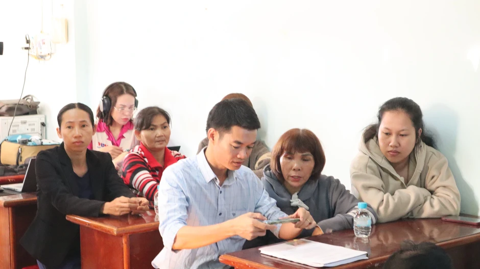 Vụ nhà dân chênh vênh bên mép vực sâu: Chủ đầu tư nhận trách nhiệm, xin lỗi dân Vụ nhà dân chênh vênh bên mép vực sâu: Chủ đầu tư nhận trách nhiệm, xin lỗi dân