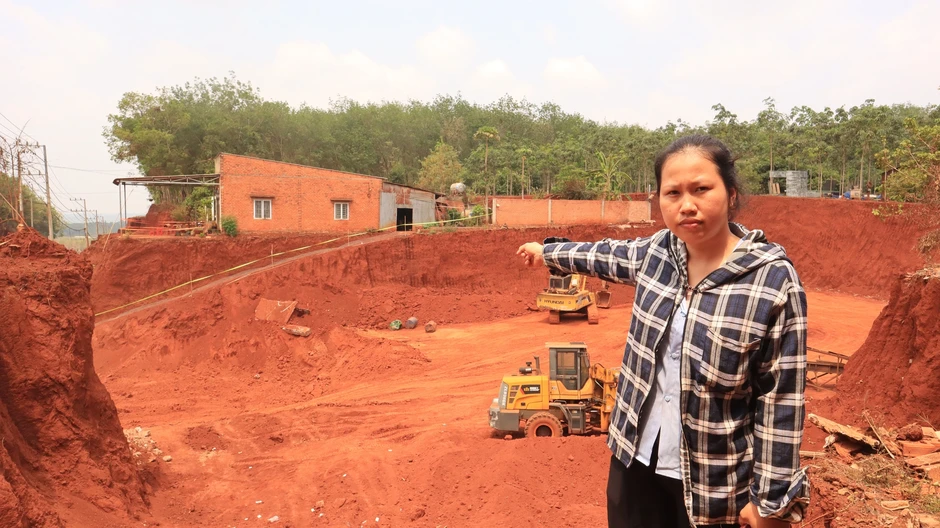 Vụ nhà dân chênh vênh bên mép vực sâu: Đơn vị nào thẩm định, phê duyệt, điều chỉnh thiết kế? Vụ nhà dân chênh vênh bên mép vực sâu: Đơn vị nào thẩm định, phê duyệt, điều chỉnh thiết kế?