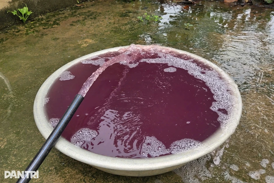 Vụ nước giếng khoan đổi màu tím: Do nhân viên công ty giặt ngủ quên (?) Vụ nước giếng khoan đổi màu tím: Do nhân viên công ty giặt ngủ quên (?)