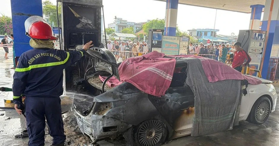 Vụ ô tô bốc cháy ở Đà Nẵng: Đau lòng khi hai thiếu niên không thể thoát nạn