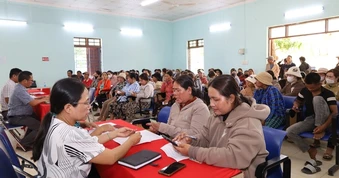 Vụ "Băn khoăn chi tiền hỗ trợ" ở Khánh Hòa: 183 hộ còn lại được mời đi nhận tiền