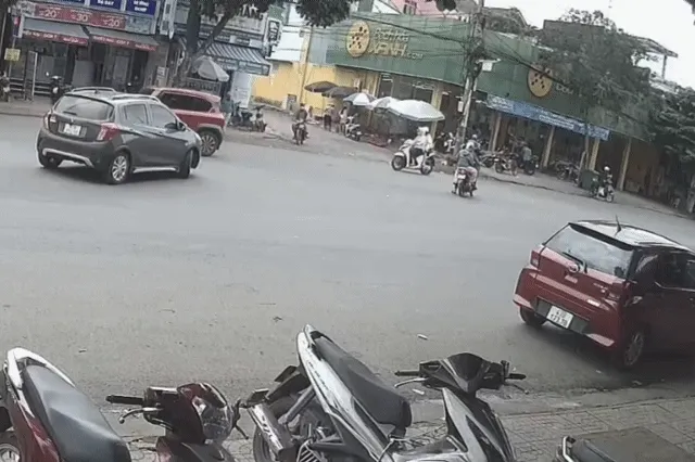 Vụ tai nạn 3 người thương vong: Xe đạp điện độ chế thêm 2 bình ắc quy Vụ tai nạn 3 người thương vong: Xe đạp điện độ chế thêm 2 bình ắc quy