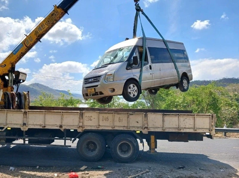 Vụ tai nạn trên quốc lộ khiến 3 người tử vong: Tài xế lấn làn rồi đâm vào cây