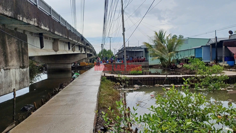 Vụ thảm án ở Tây Ninh: Nhiều người rơi nước mắt trước khi gia đình đưa 2 nạn nhân đi an táng Vụ thảm án ở Tây Ninh: Nhiều người rơi nước mắt trước khi gia đình đưa 2 nạn nhân đi an táng