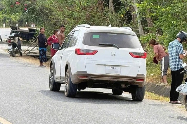 Vụ thanh niên 28 tuổi tử vong trên ghế lái trong ô tô: Phát hiện chai thuốc trừ sâu đã mở nắp