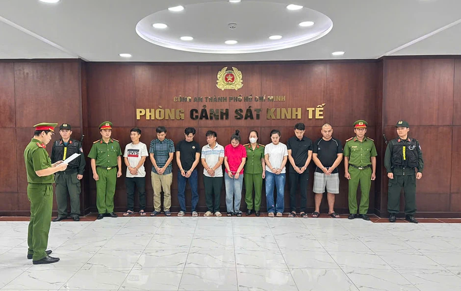 Vụ trạm trưởng kiểm lâm 'mật báo' cho chủ cơ sở vi phạm: Thêm nhiều cán bộ bị khởi tố Vụ trạm trưởng kiểm lâm 'mật báo' cho chủ cơ sở vi phạm: Thêm nhiều cán bộ bị khởi tố