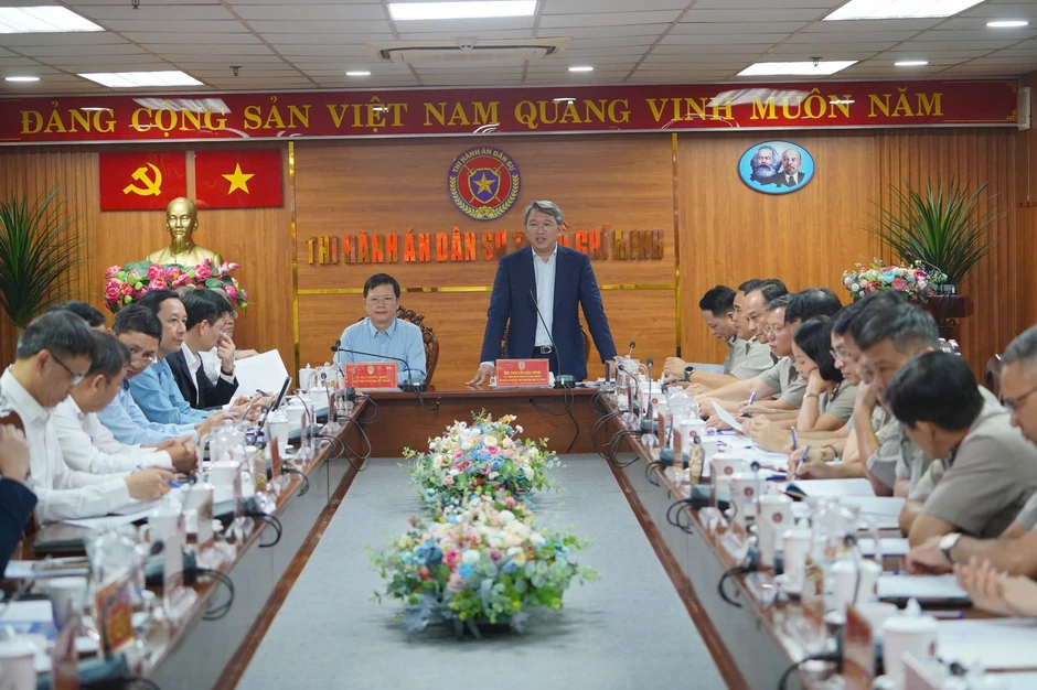 Vụ Trương Mỹ Lan: Vì sao TP.HCM nhanh chóng chi tiền cho 43.000 bị hại? Vụ Trương Mỹ Lan: Vì sao TP.HCM nhanh chóng chi tiền cho 43.000 bị hại?