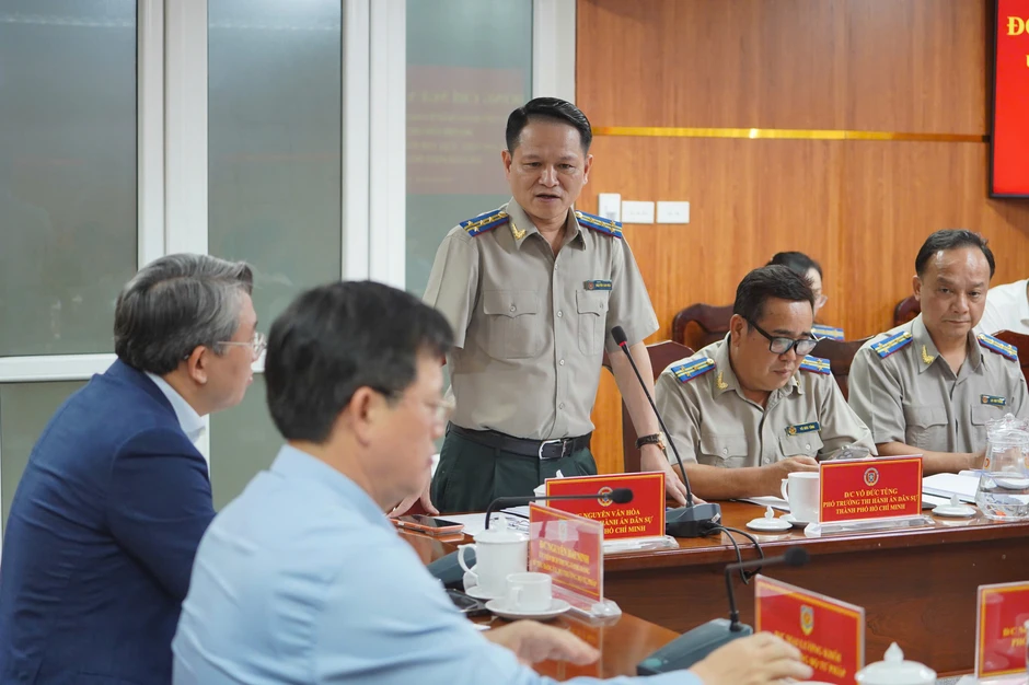 Vụ Trương Mỹ Lan: Vì sao TP.HCM nhanh chóng chi tiền cho 43.000 bị hại? Vụ Trương Mỹ Lan: Vì sao TP.HCM nhanh chóng chi tiền cho 43.000 bị hại?