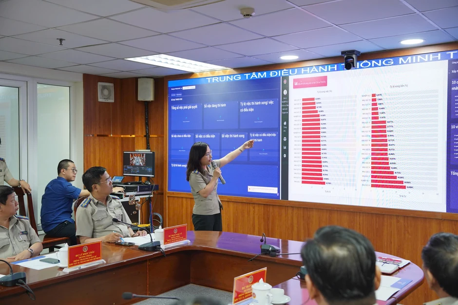 Vụ Trương Mỹ Lan: Vì sao TP.HCM nhanh chóng chi tiền cho 43.000 bị hại? Vụ Trương Mỹ Lan: Vì sao TP.HCM nhanh chóng chi tiền cho 43.000 bị hại?