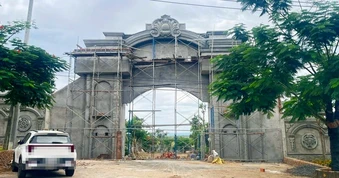 Vụ xây cổng hoành tráng lấn hành lang quốc lộ: Ấn định thời hạn tháo dỡ