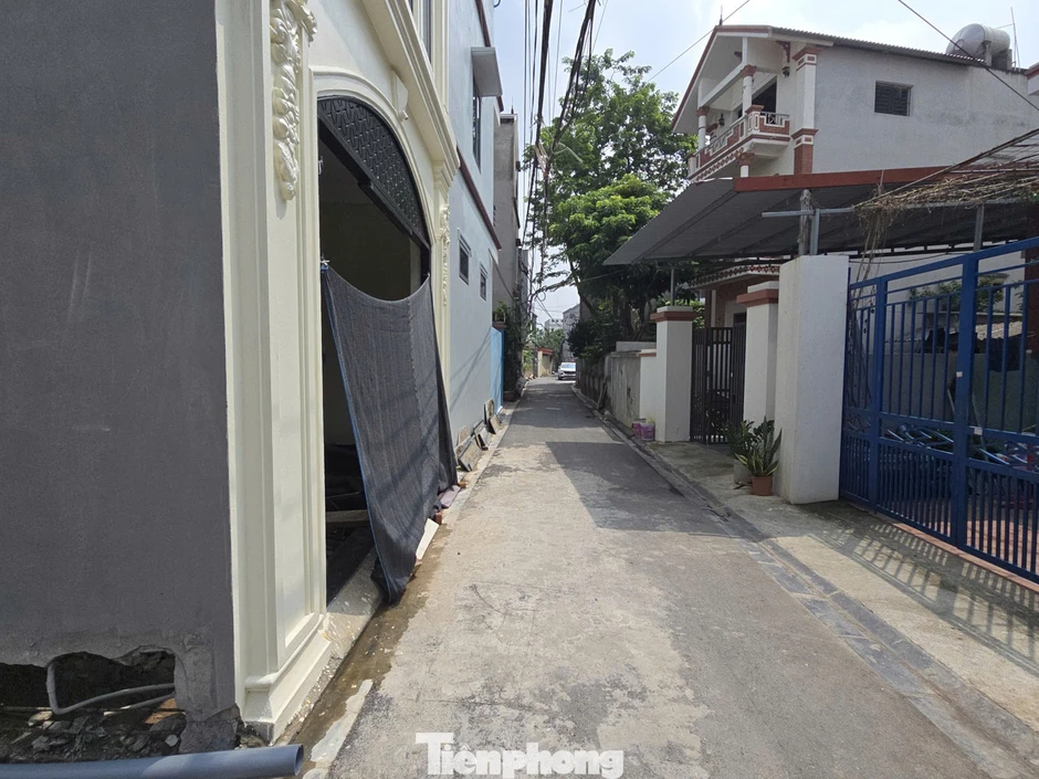 Vụ xây nhầm nhà 3 tầng sang đất hàng xóm: Cận cảnh màn 'chuyển nhà' hy hữu Vụ xây nhầm nhà 3 tầng sang đất hàng xóm: Cận cảnh màn 'chuyển nhà' hy hữu
