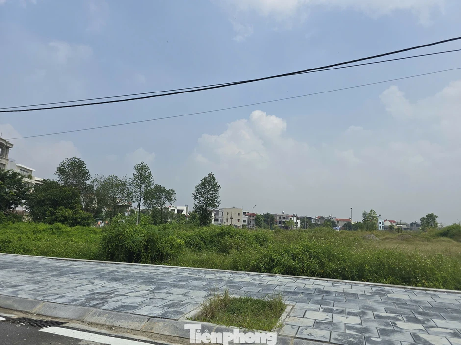 Vụ xây nhầm nhà 3 tầng sang đất hàng xóm: Cận cảnh màn 'chuyển nhà' hy hữu Vụ xây nhầm nhà 3 tầng sang đất hàng xóm: Cận cảnh màn 'chuyển nhà' hy hữu