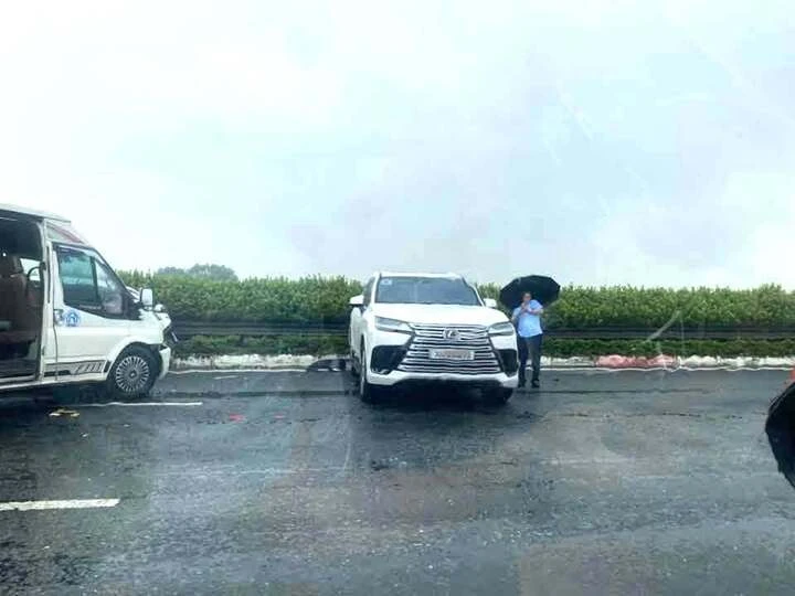 Vụ xe Lexus chèn ép xe khác trên cao tốc: Quy trình điều tra thế nào? Vụ xe Lexus chèn ép xe khác trên cao tốc: Quy trình điều tra thế nào?