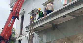 Vụ xịt nước vào thợ xây nhà hàng xóm: Trước cưỡng chế đã vận động nhiều lần