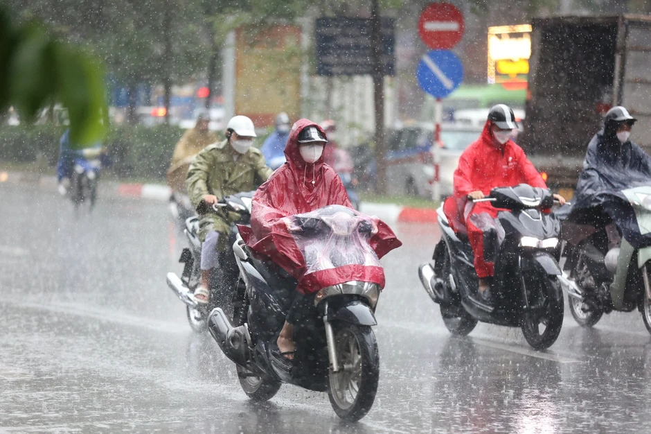 Vùng áp thấp vào Biển Đông gây mưa lớn tại miền Bắc tháng 7 năm 2026