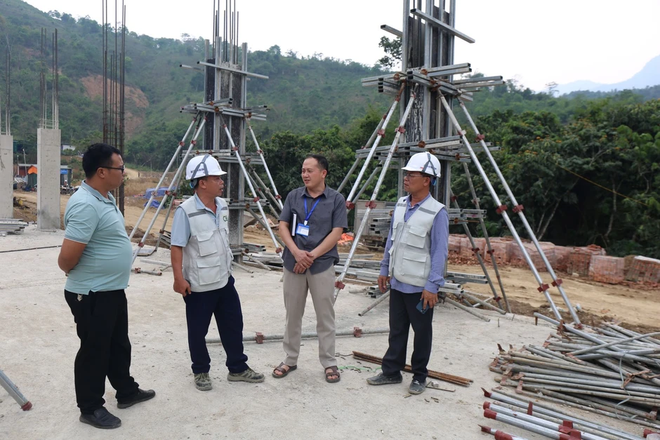 Vùng biên Nghệ An dốc sức tăng ca xây trường nội trú trước mùa khai giảng Vùng biên Nghệ An dốc sức tăng ca xây trường nội trú trước mùa khai giảng